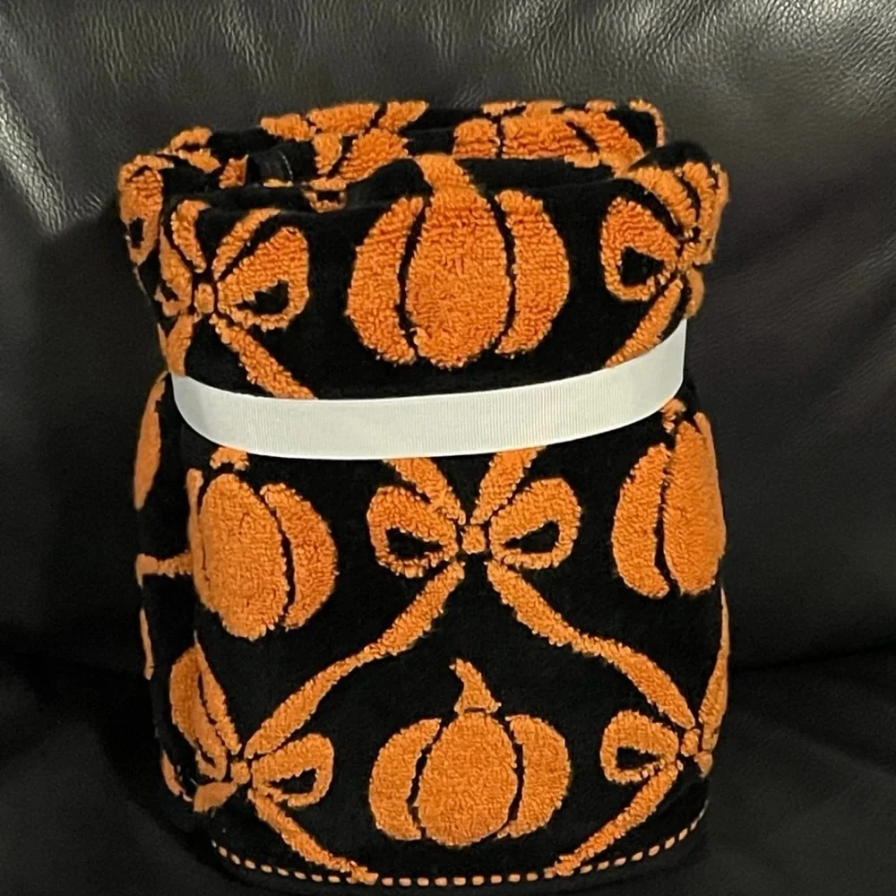 Halloween CARO HOME Pumpkins and Bows Hand Towels, Set of 2